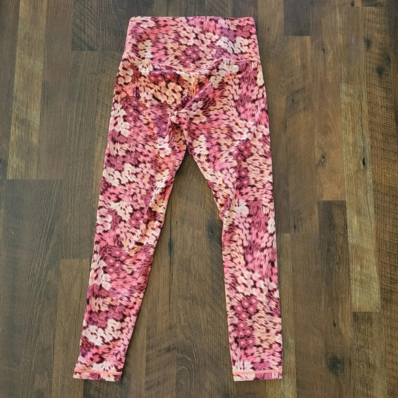 ARIE OFFLINE High Rise Cropped Leggings Floral Pink - Picture 1 of 6